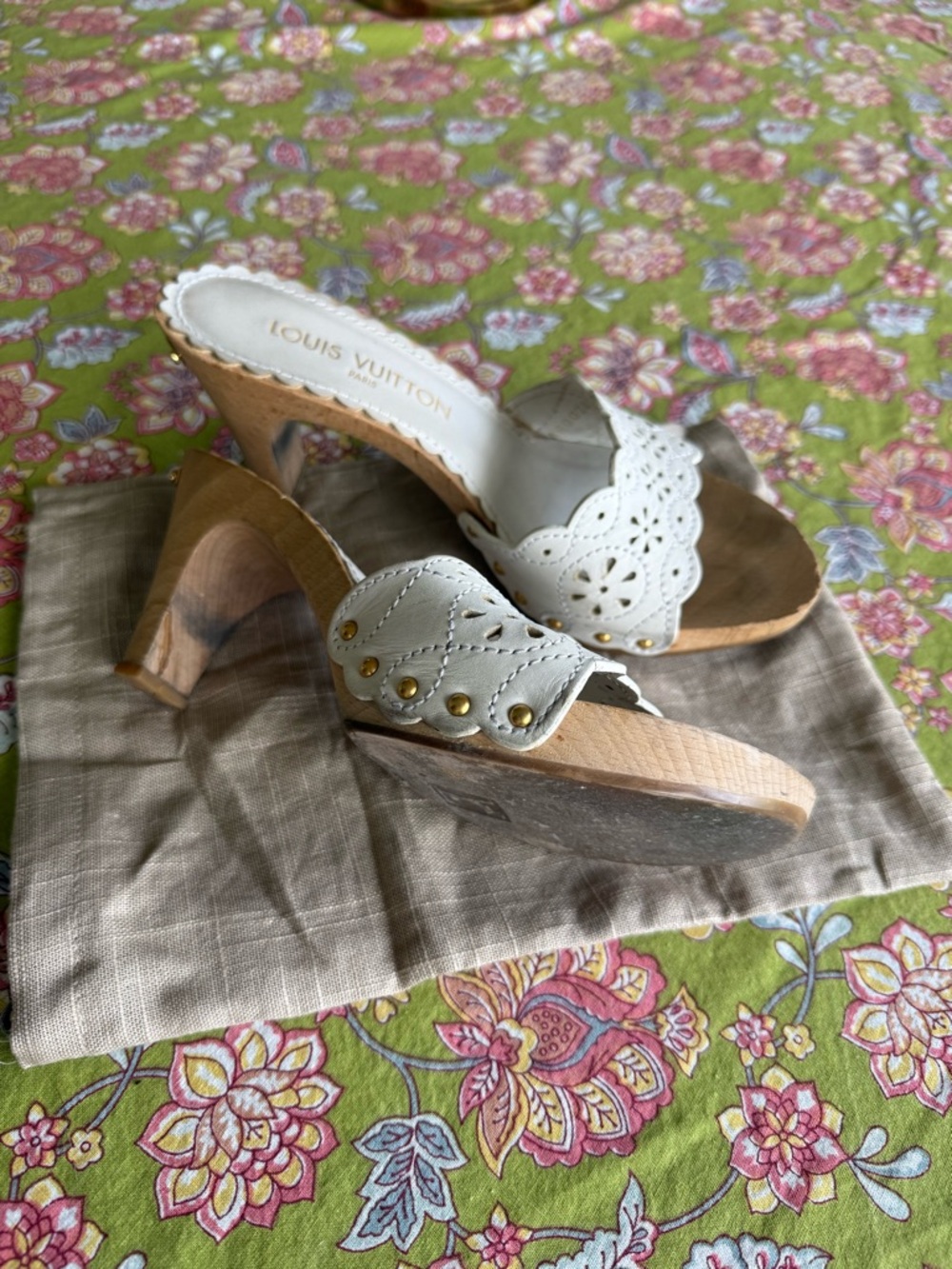 Louis Vuitton White Scalloped Laser-Cut Leather Mules - Picture 5 of 5
